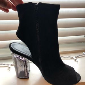 Clear heel black shoes